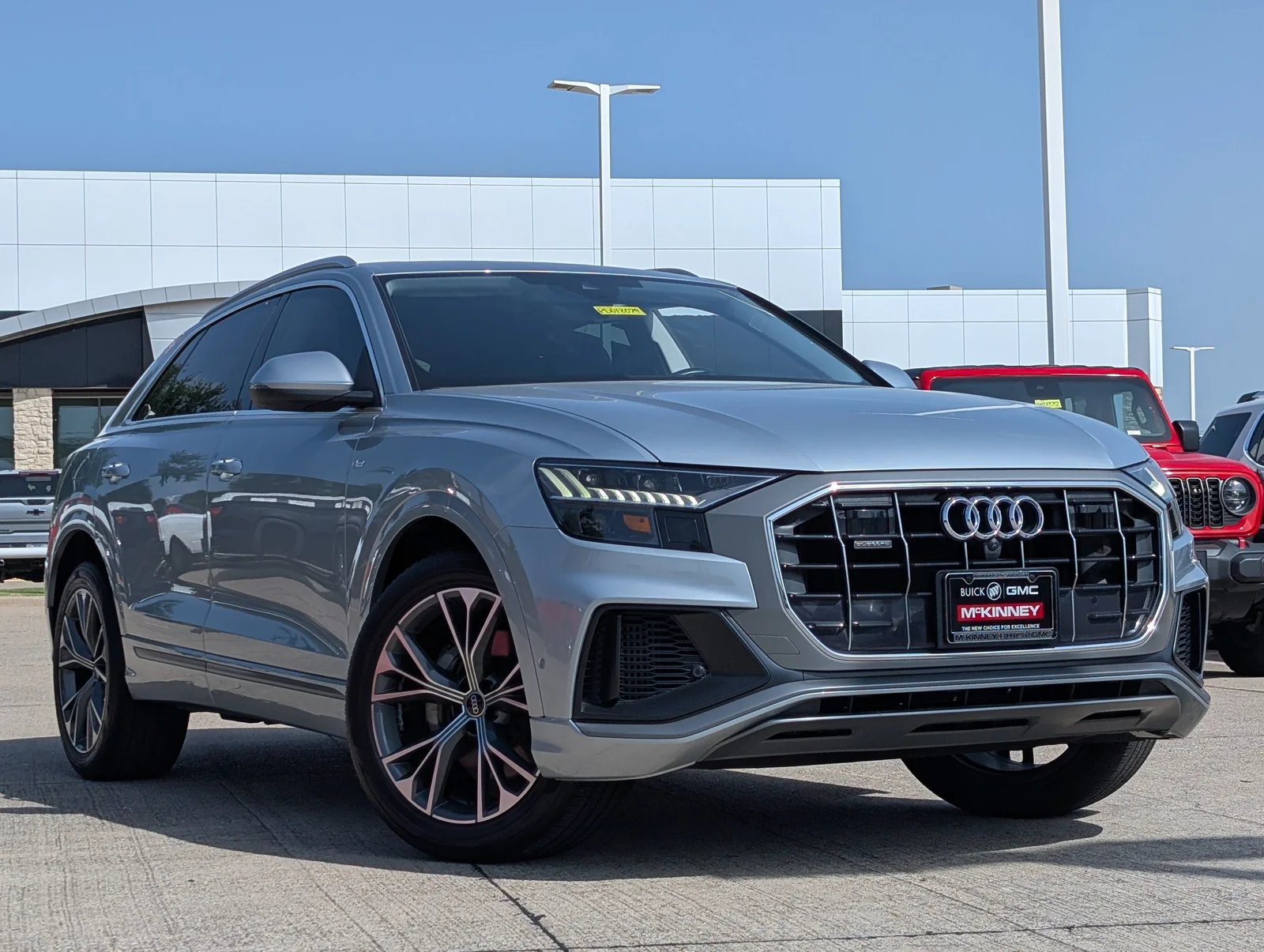 Audi-Q8-1
