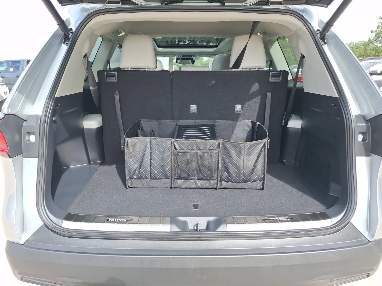 Toyota-Grand Highlander-35