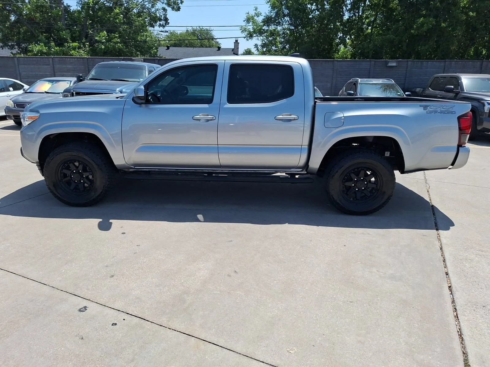 Toyota-Tacoma 4WD-2