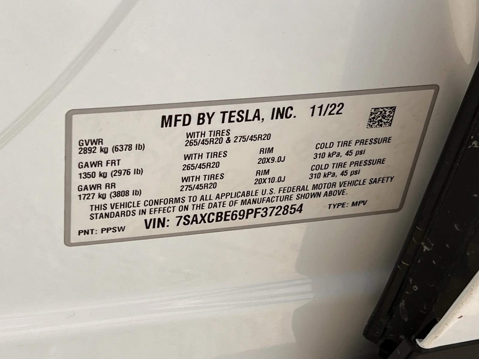Tesla-Model X-30