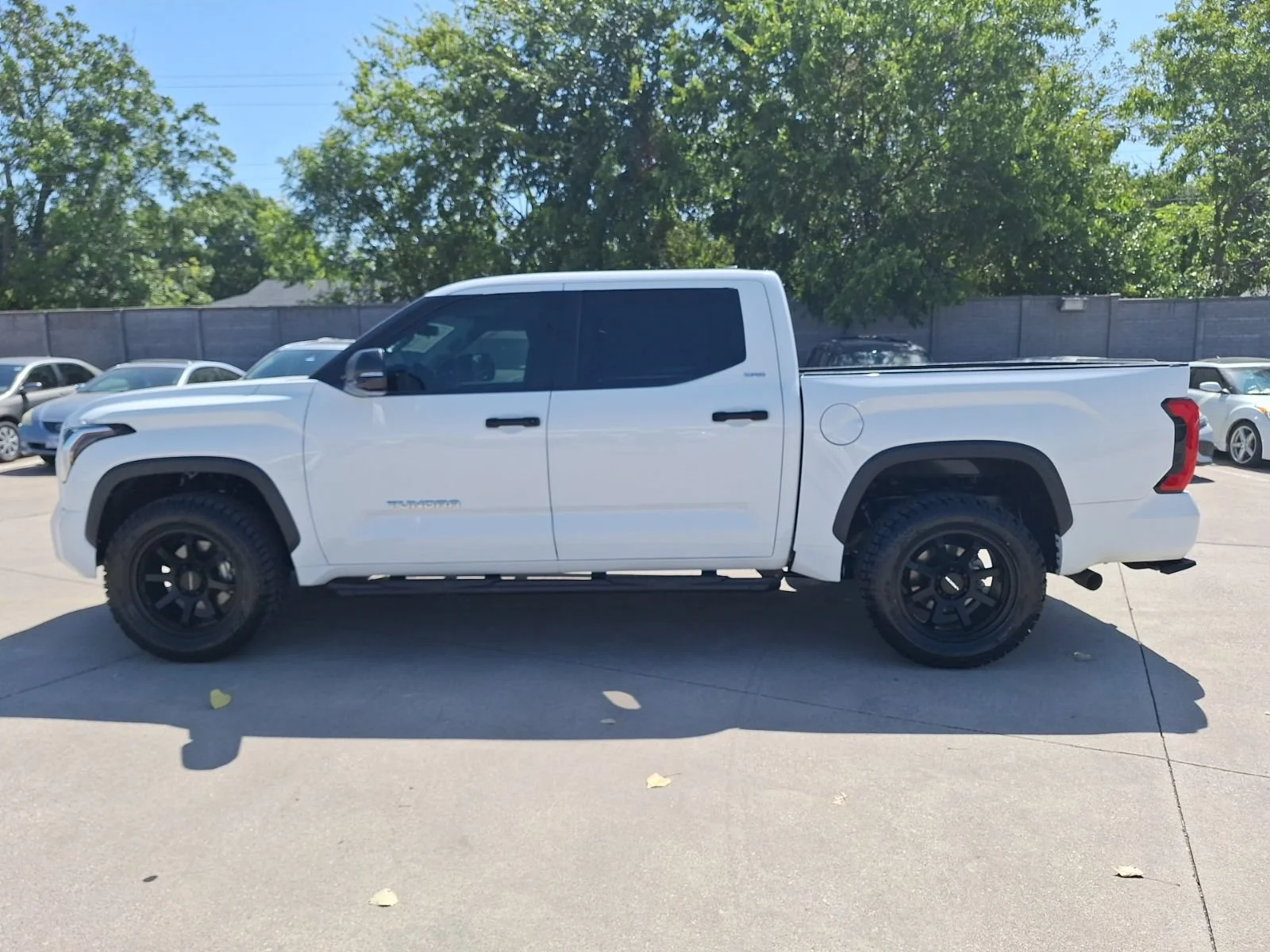 Toyota-Tundra 4WD-2