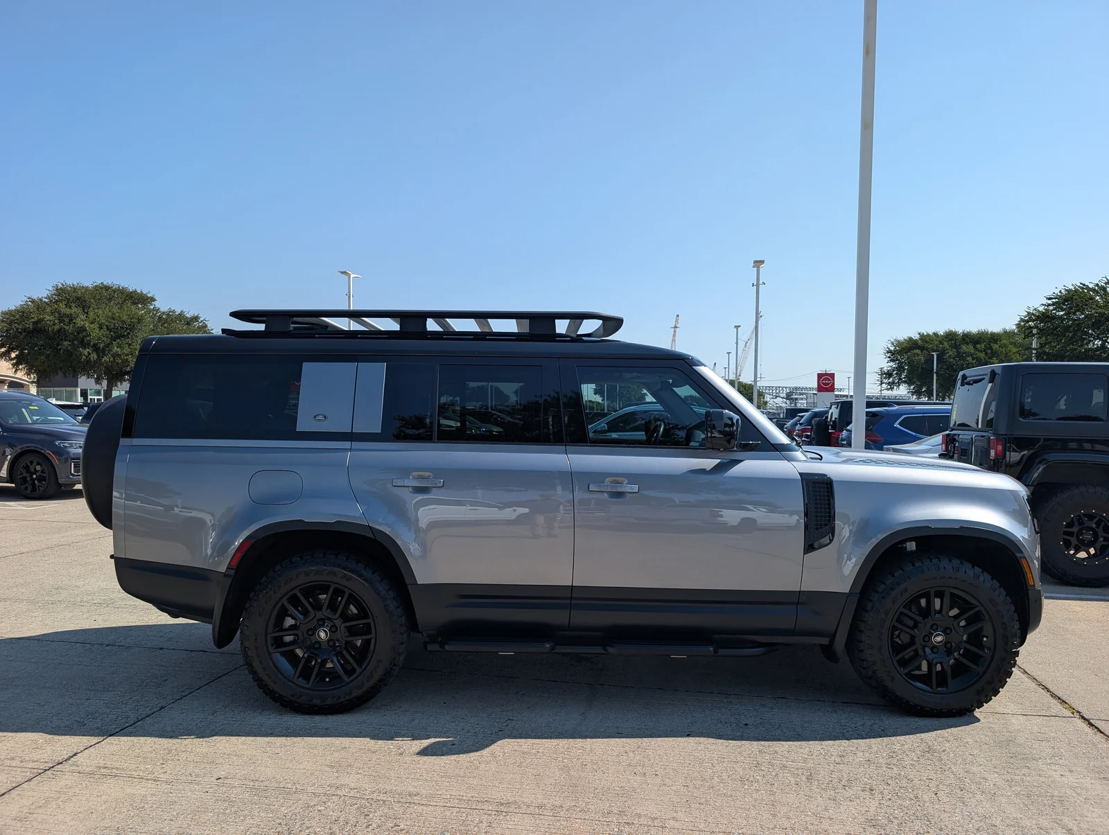 Land Rover-Defender-2