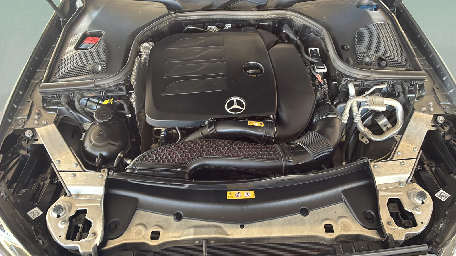 Mercedes-Benz-E-Class-29