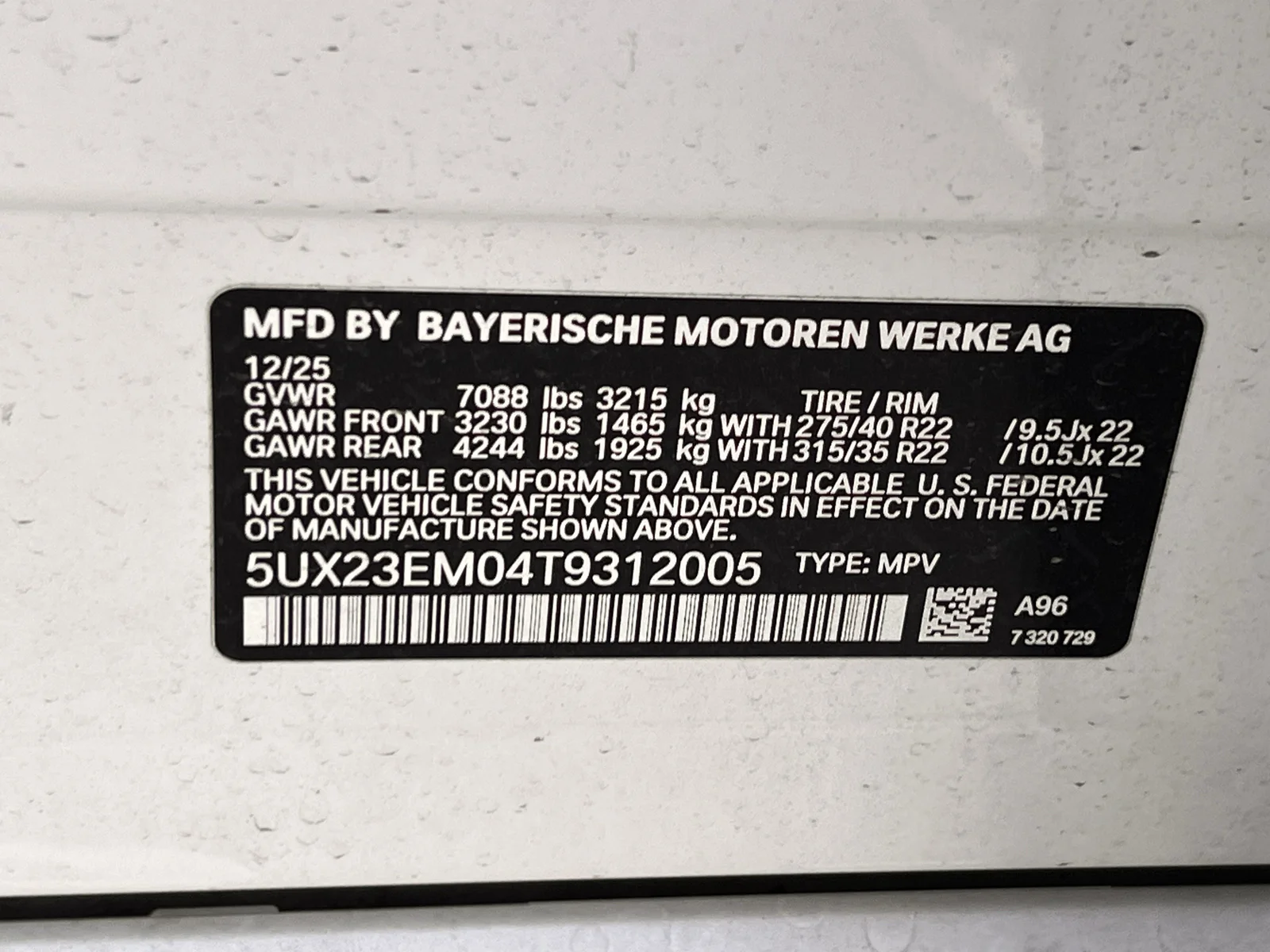 BMW-X7-29