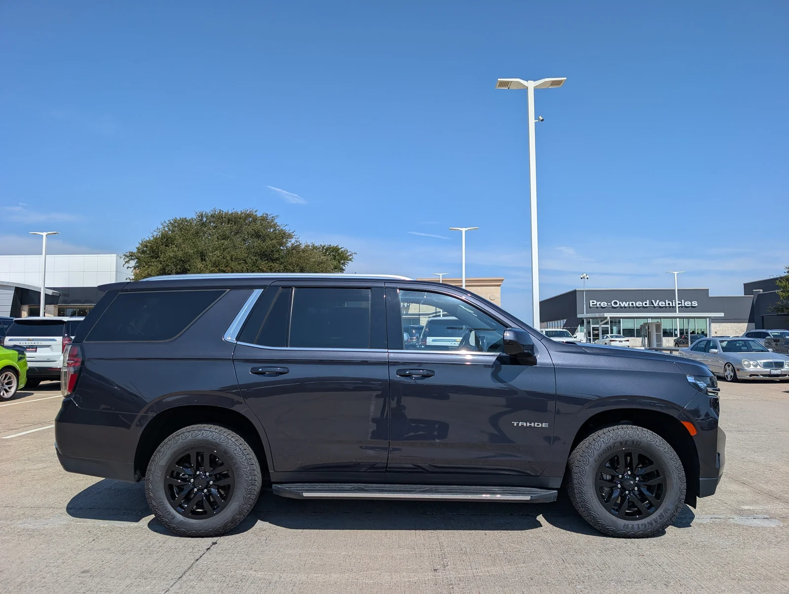 Chevrolet-Tahoe-2