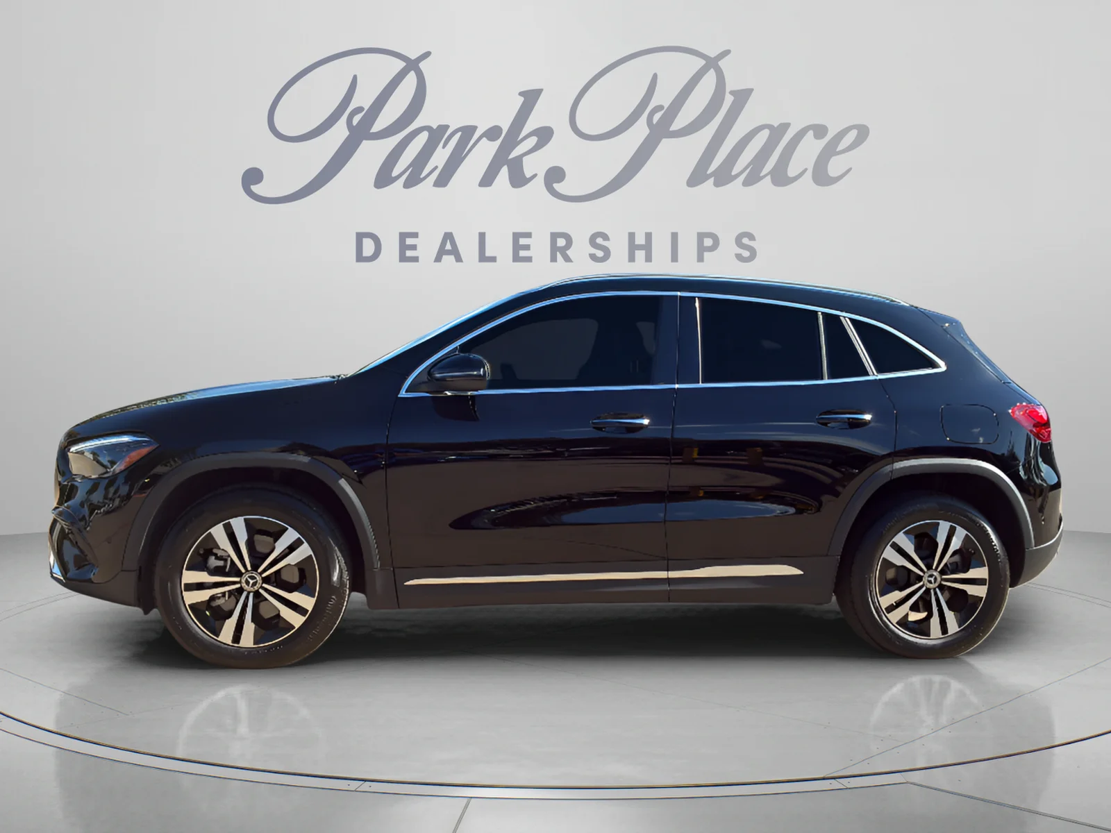 Mercedes-Benz-GLA-1
