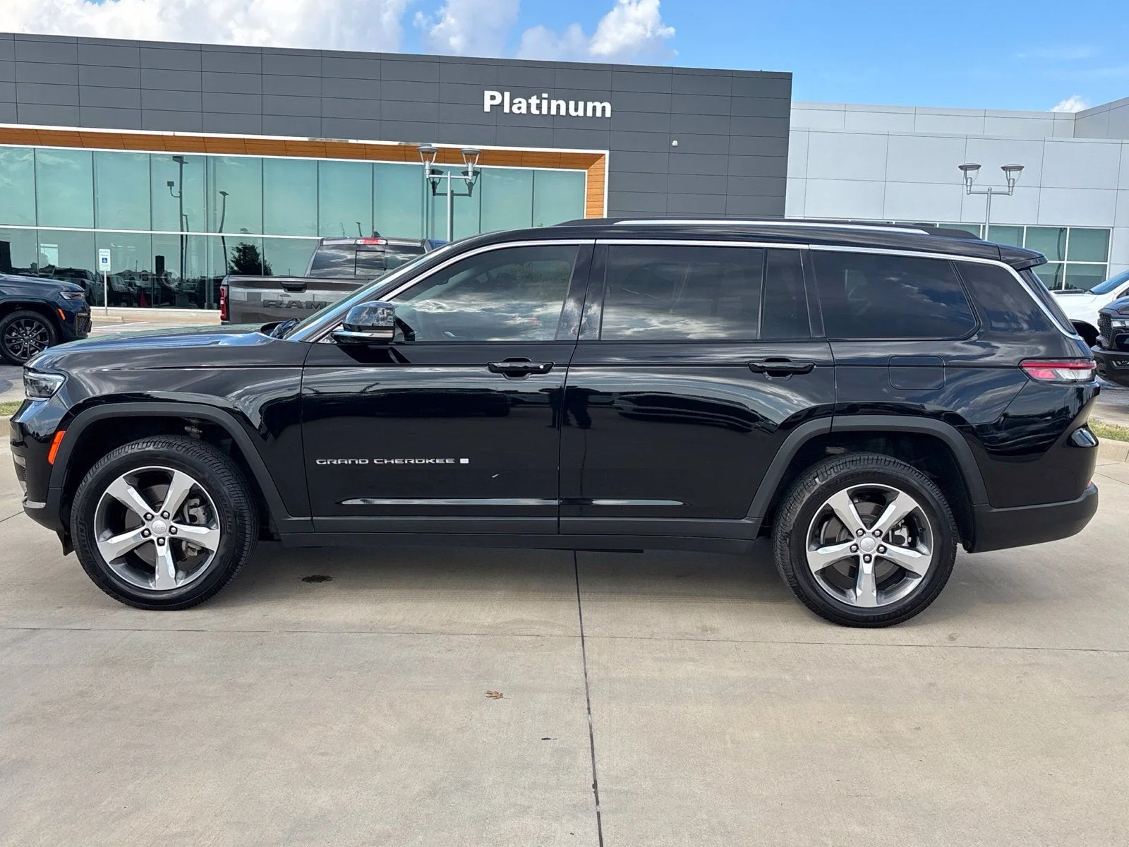 Jeep-Grand Cherokee L-1