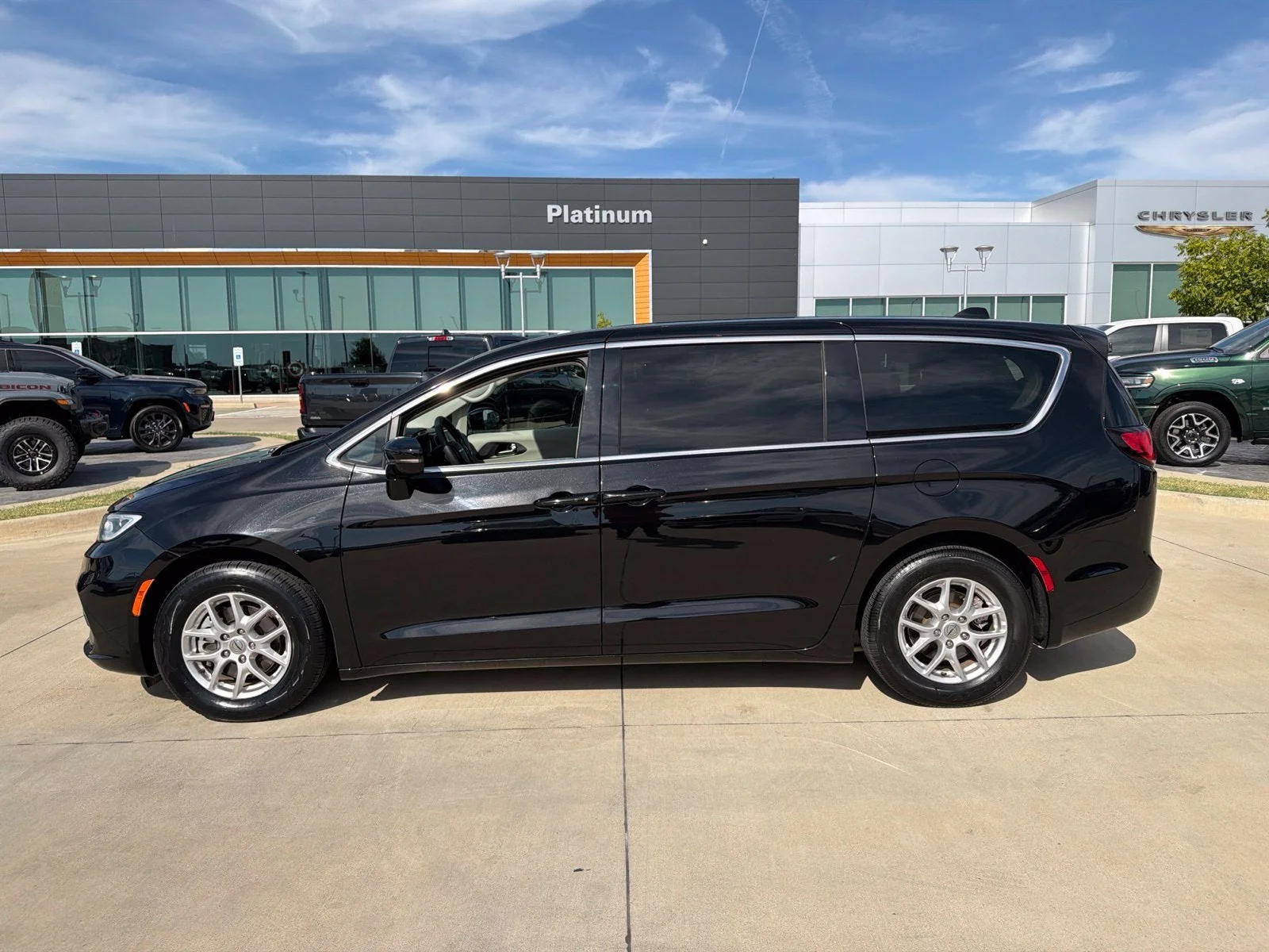 Chrysler-Pacifica-1