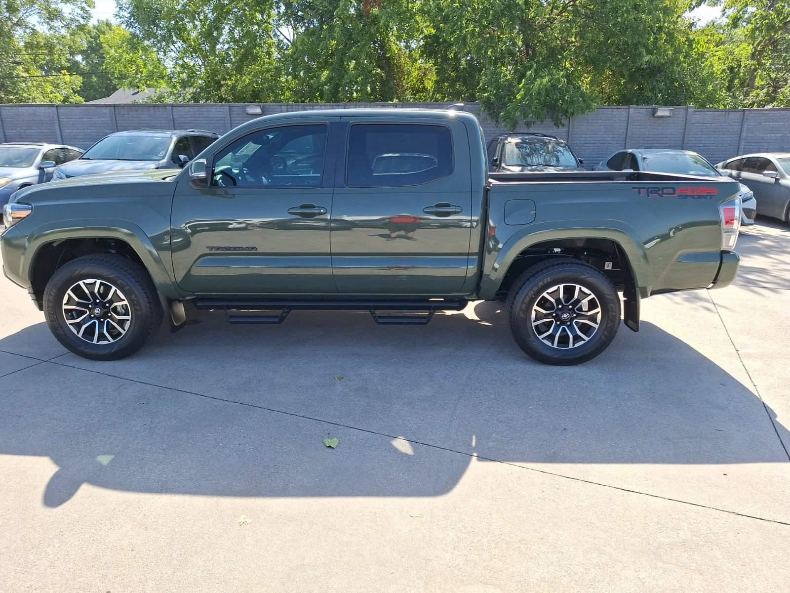 Toyota-Tacoma 4WD-2