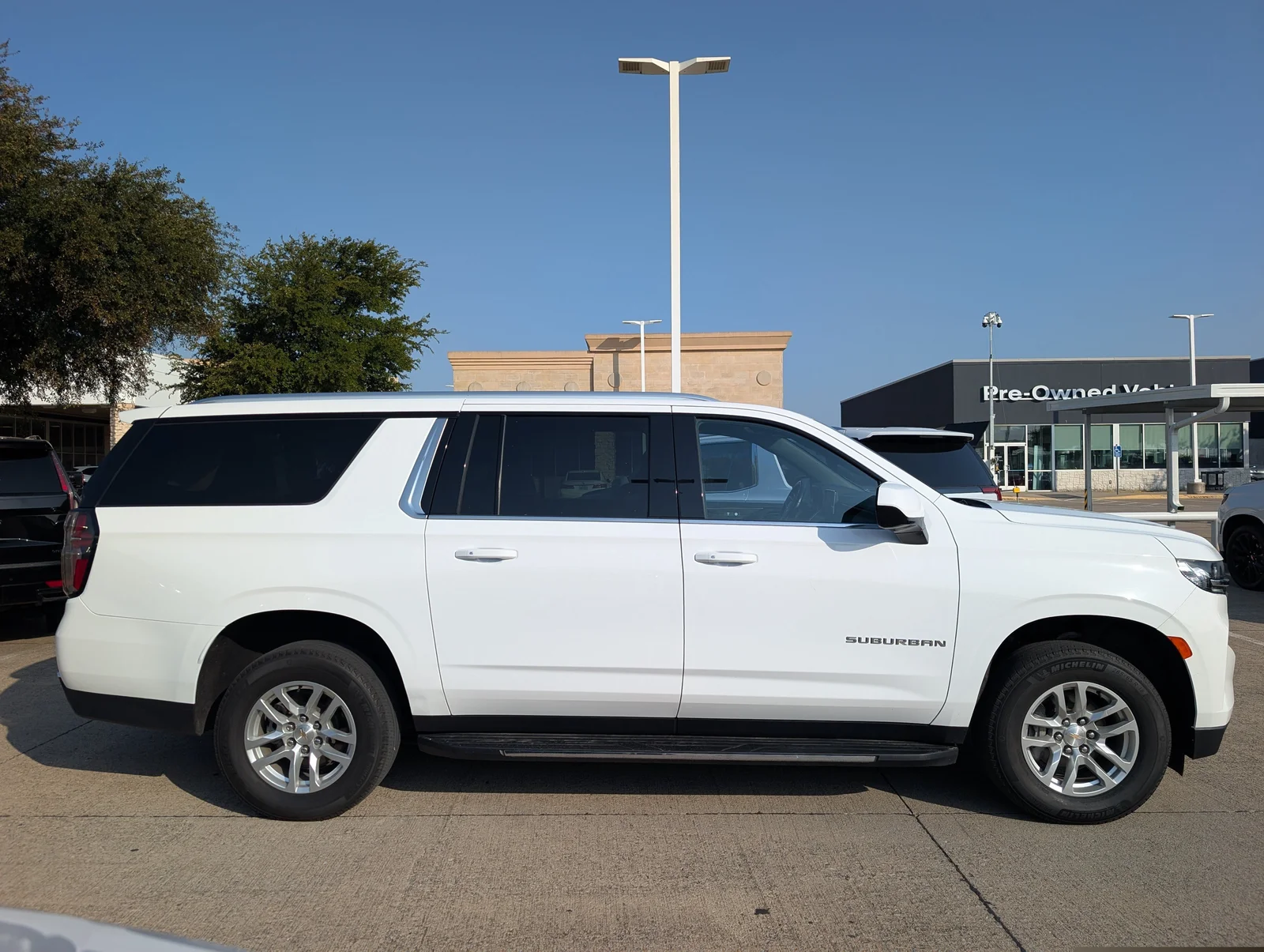 Chevrolet-Suburban-2
