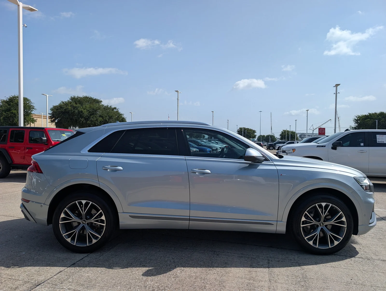 Audi-Q8-2
