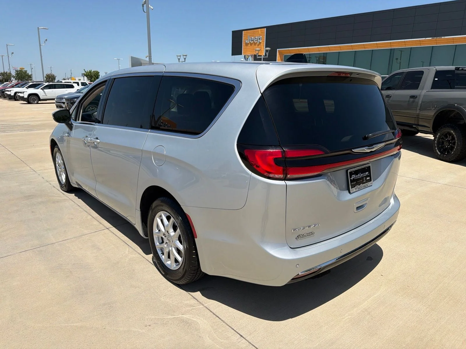 Chrysler-Pacifica-2