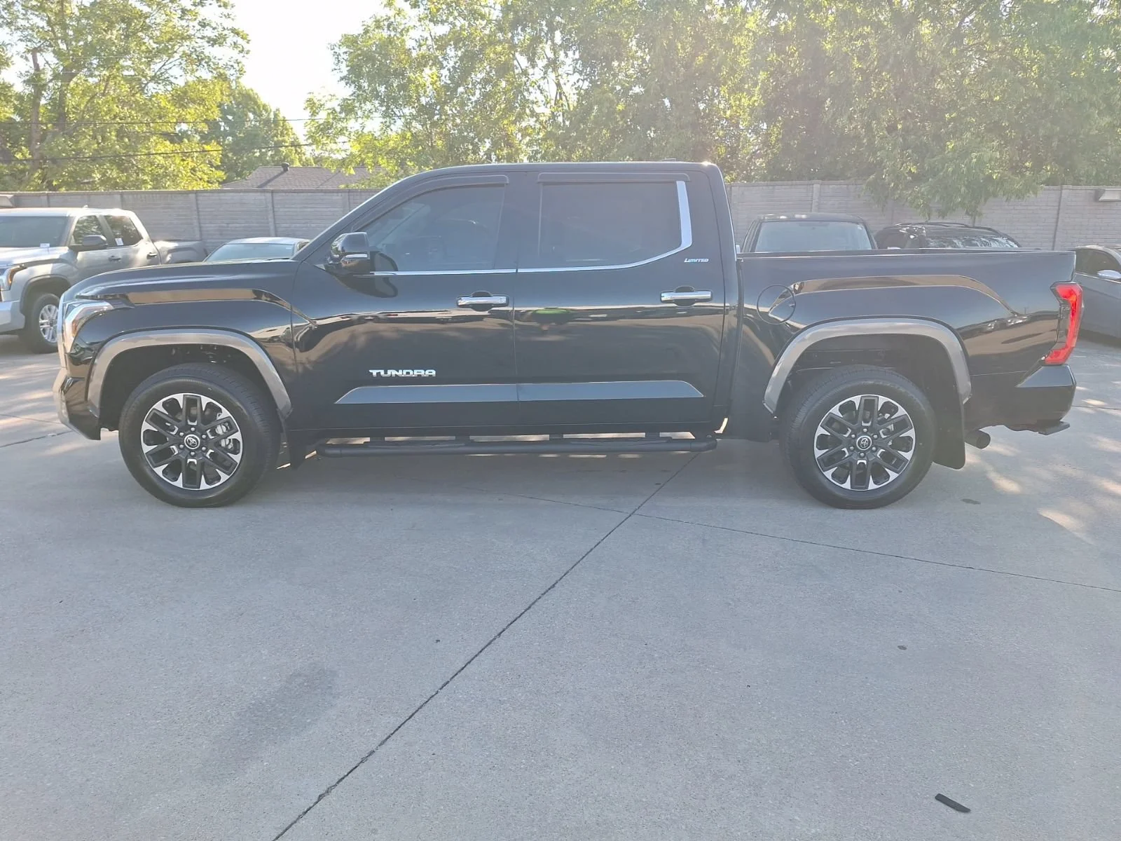 Toyota-Tundra 4WD-2