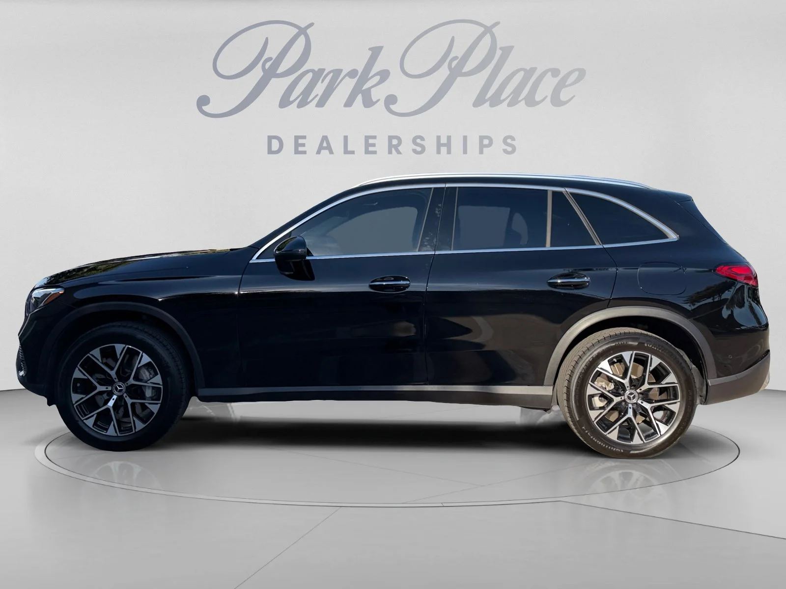 Mercedes-Benz-GLC-1