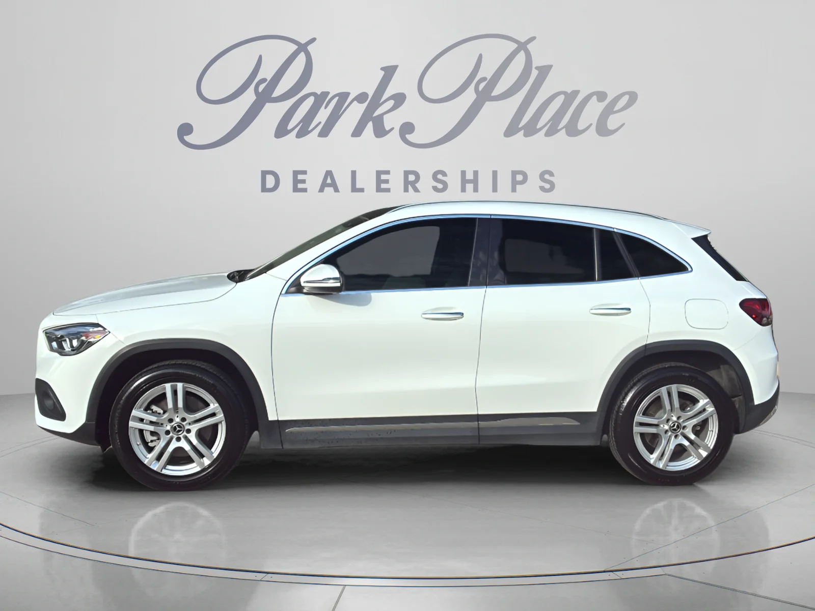 Mercedes-Benz-GLA-1