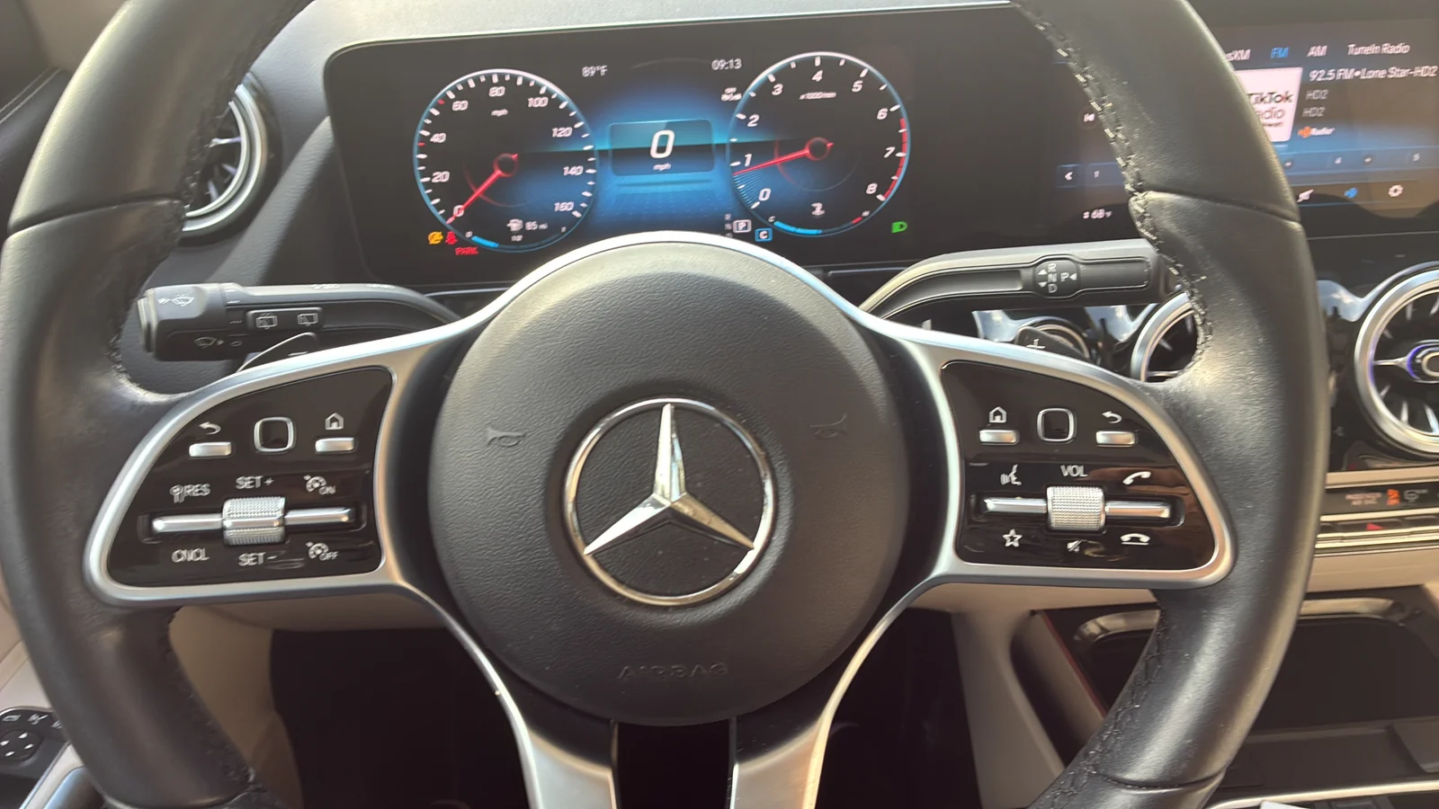 Mercedes-Benz-GLA-29