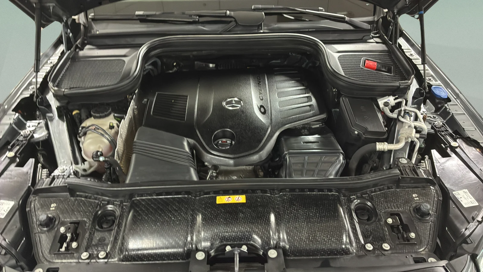 Mercedes-Benz-GLS-33