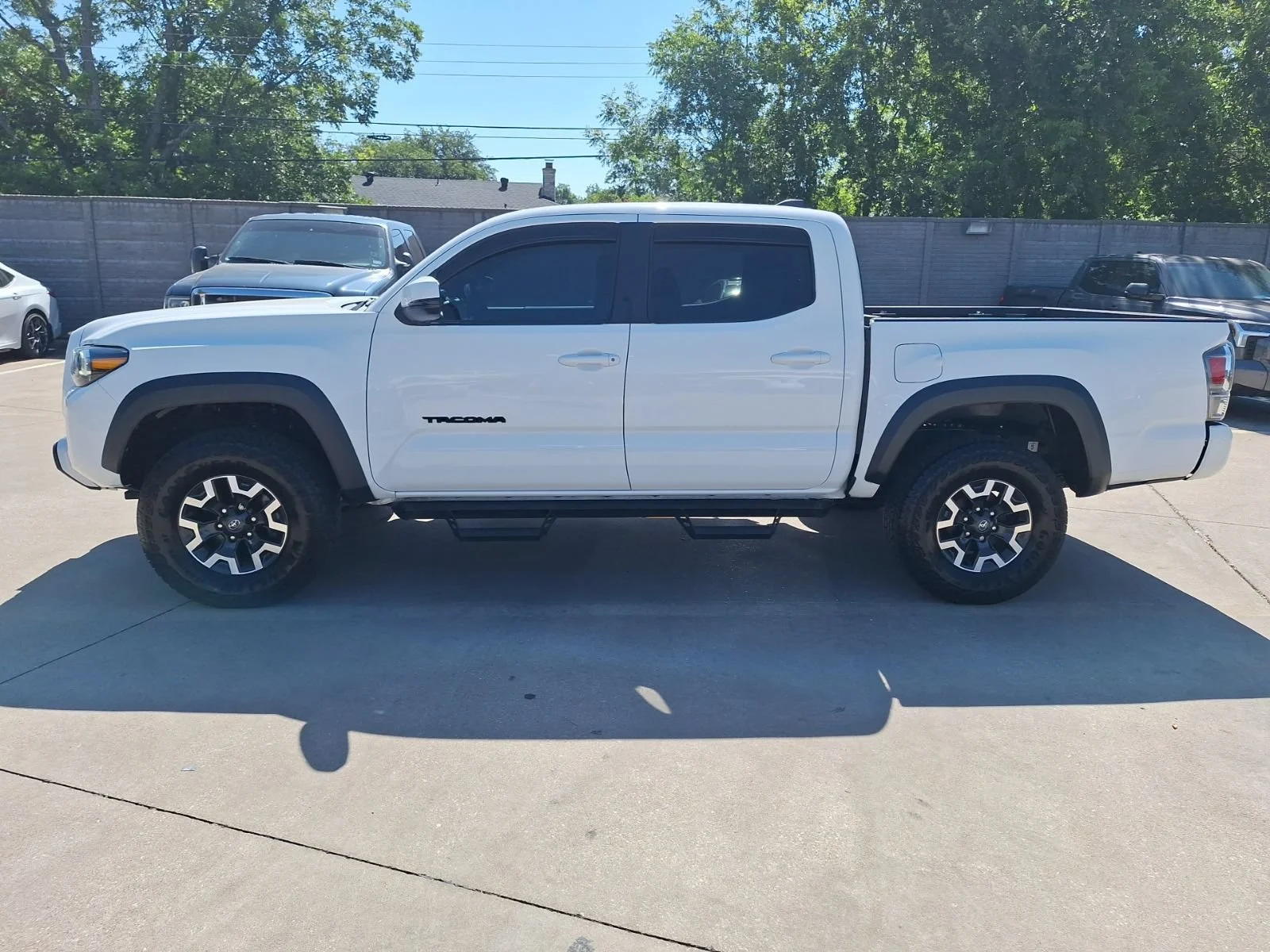 Toyota-Tacoma 4WD-2
