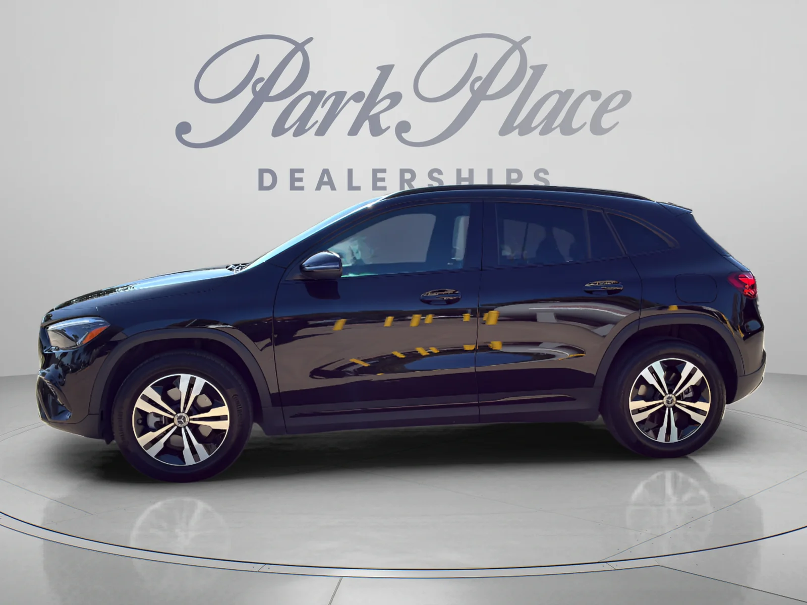 Mercedes-Benz-GLA-1
